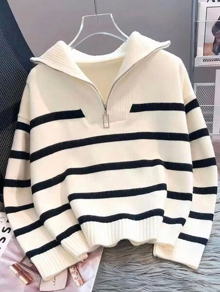 Pull à capuche rayé pour femme