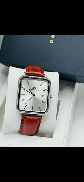 Montre DW cuir élégante