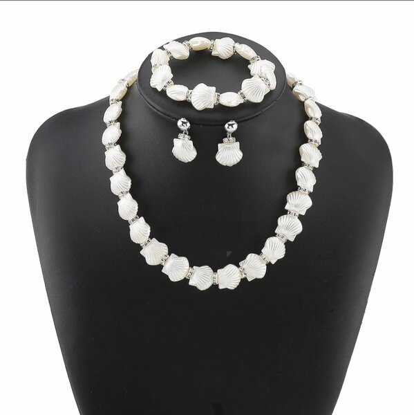 Elegant Shell Jewelry Set