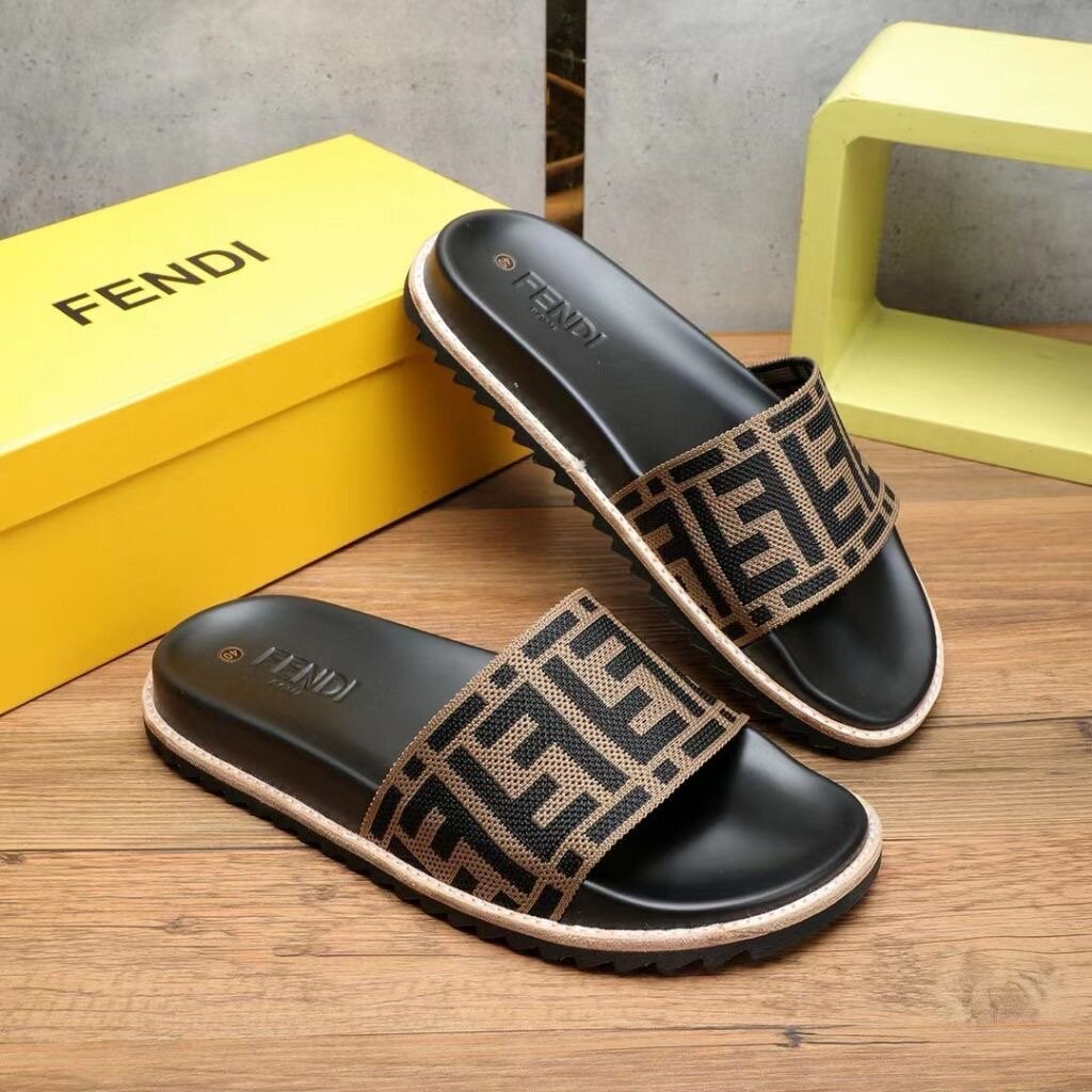 Sandales Fendi élégantes