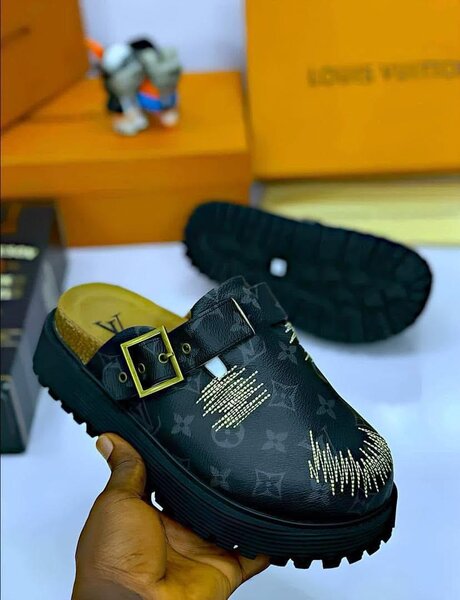 Sabots élégants en simili cuir