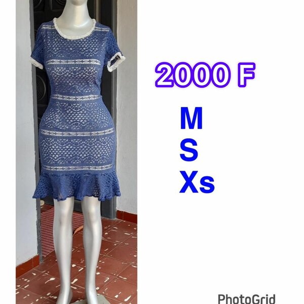 Robe Bleue en Dentelle