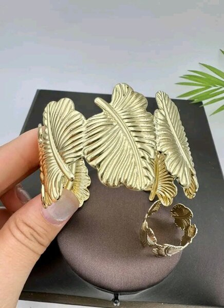 Bracelets en spirale dorée