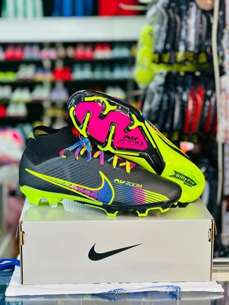 Chaussures de football tendance