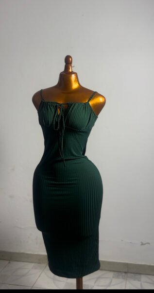 Robe moulante vert émeraude