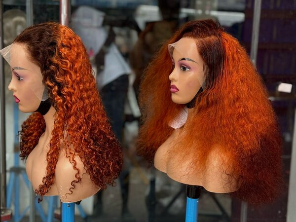 Perruque Bouclée en Dentelle