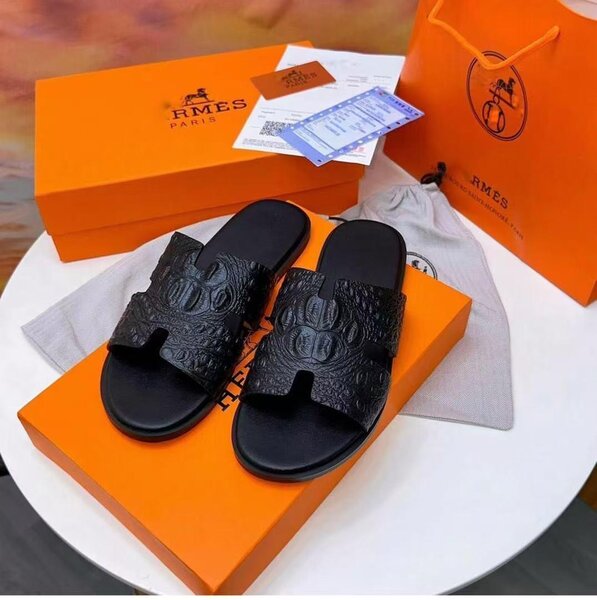 Sandales en cuir noir élégant