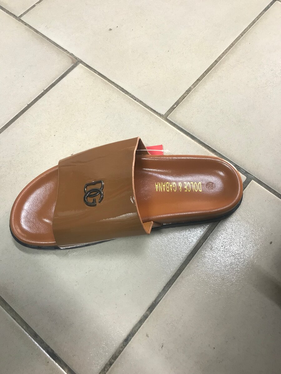 Claquettes modernes unisexes