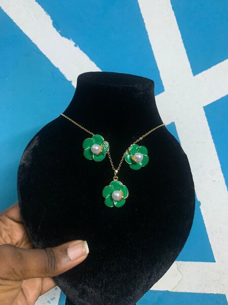 Collier élégant avec pendentifs