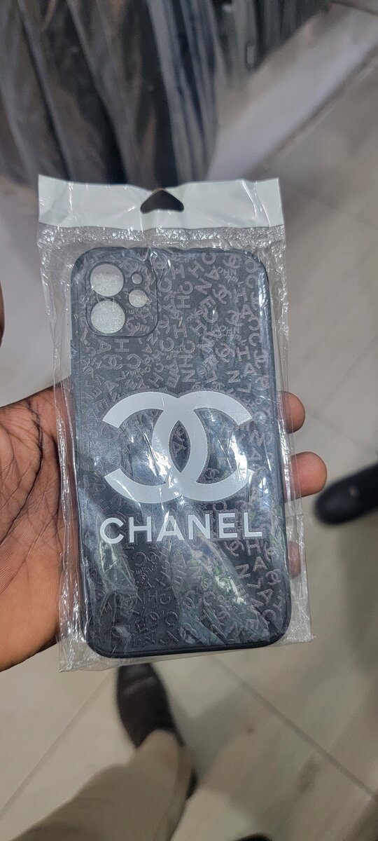 Having both iPhone and Samsung