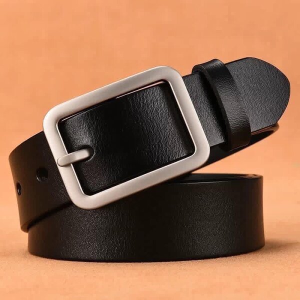 Ceinture en cuir noir avec boucle argentée