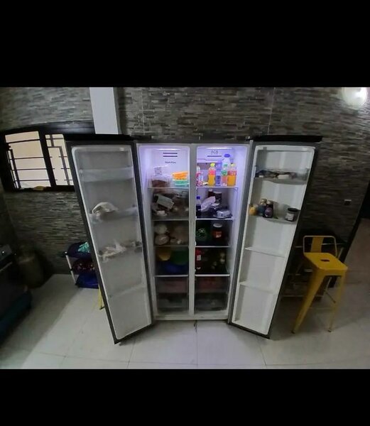 Réfrigérateur à quatre portes