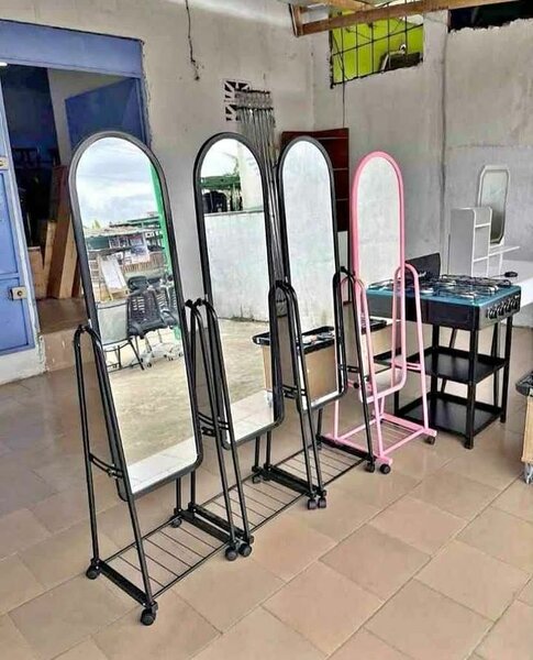 Miroir sur pied portable