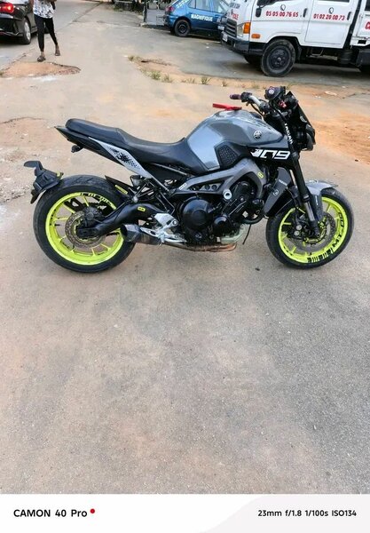 Moto sportive pour route