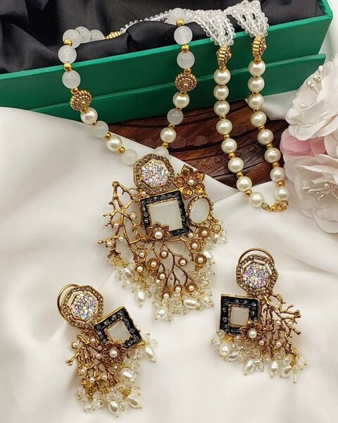 Ladies wedding set Necklace and earrings