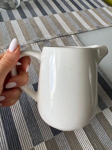 Молочник белый