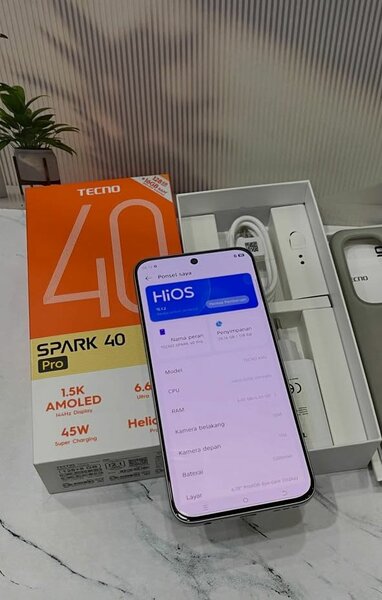 Tecno Spark 40 Pro - Smartphone 1,5K AMOLED 45W