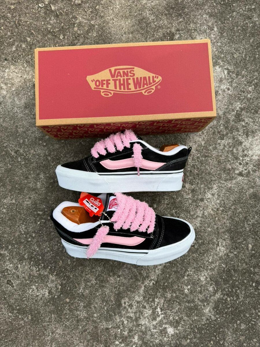 Chaussures Vans Old Skool noir et rose