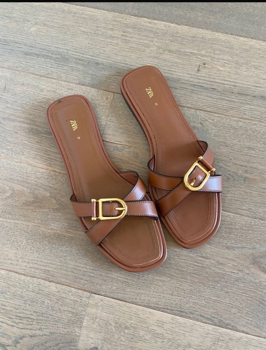 Sandales plates en cuir marron