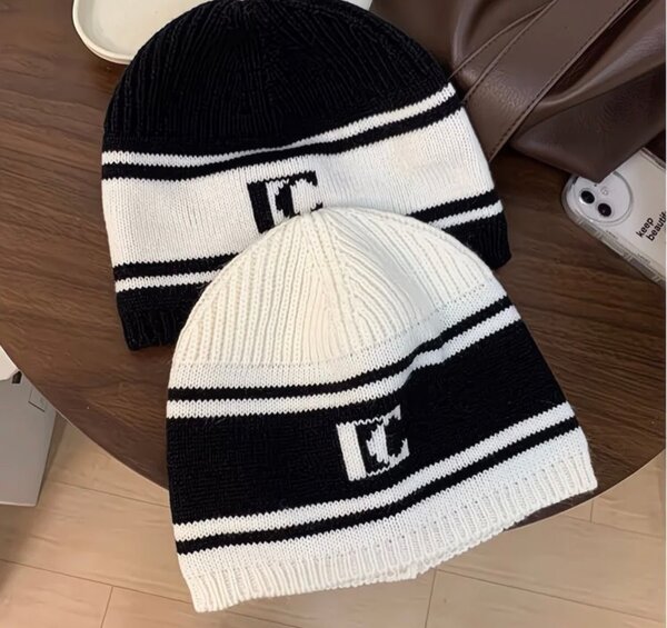 Bonnet à Rayures Moderne