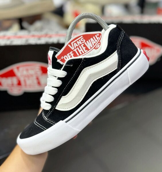 Chaussures Vans Old Skool noir et blanc