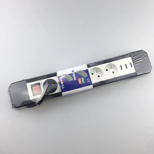 Multiprise USB et prises secteur