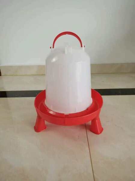 Abreuvoir avec pied 6 litres