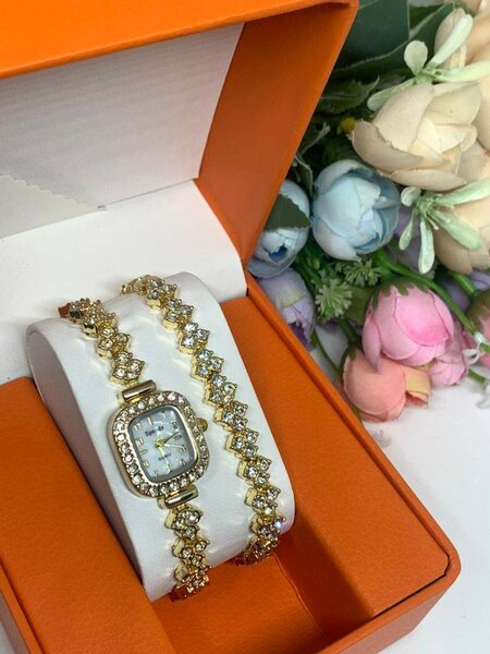 Ladies Wristwatch and Bracelet