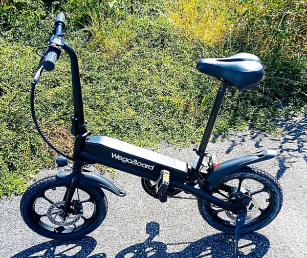 Vélo électrique pliable compact