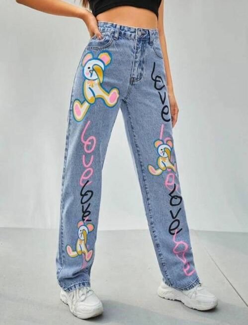 Jeans tendance avec motifs colorés