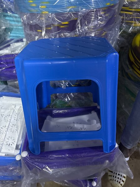 Tabouret en plastique solide