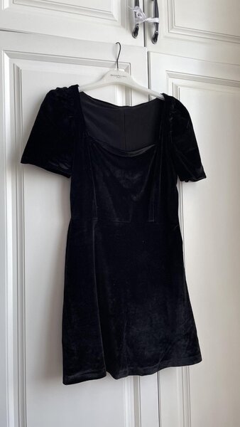 Платье бархатное черное вечернее