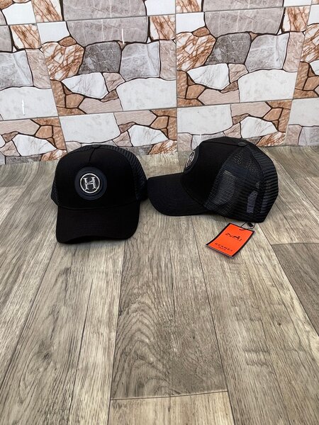 Casquettes noires sport