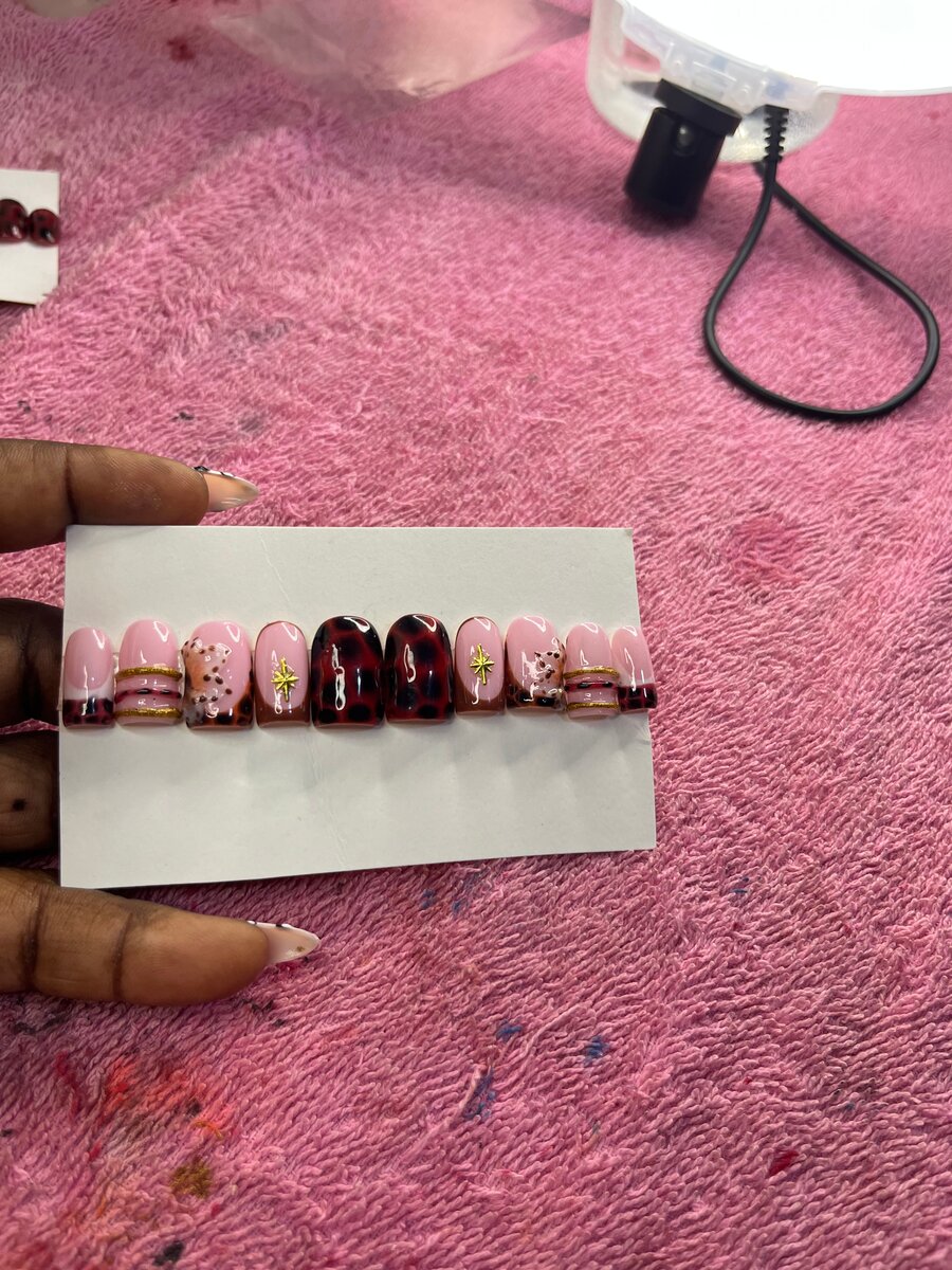 Jeux d'Ongles Chic et Élégant