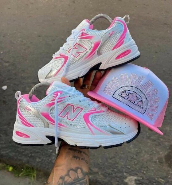 Chaussures New Balance grises et roses