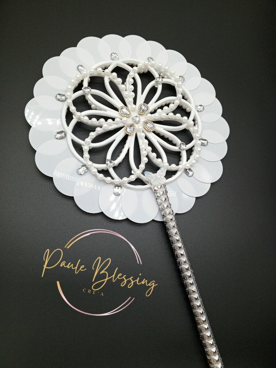 Éventail de cérémonie élégant