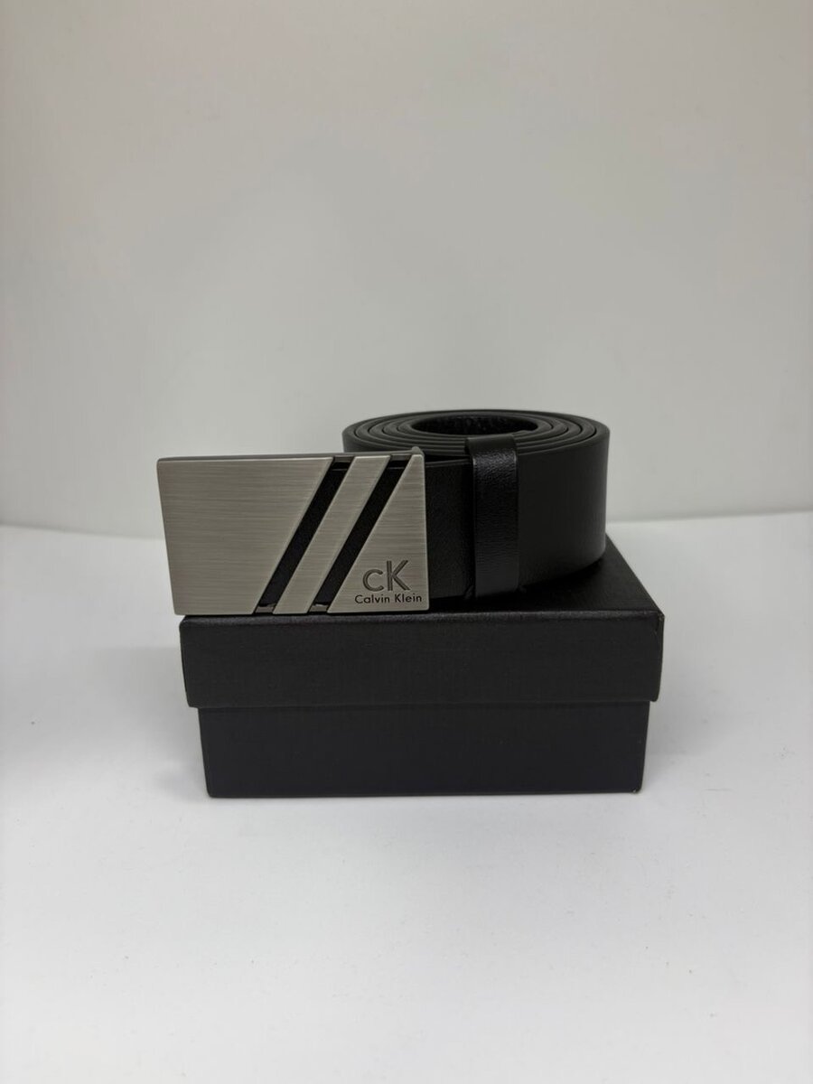 Ceinture cuir Calvin Klein ou Versace