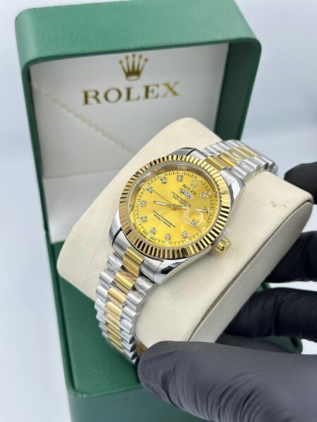 Montre Rolex élégante bicolore