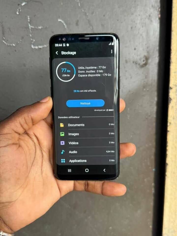 Téléphone Samsung noir