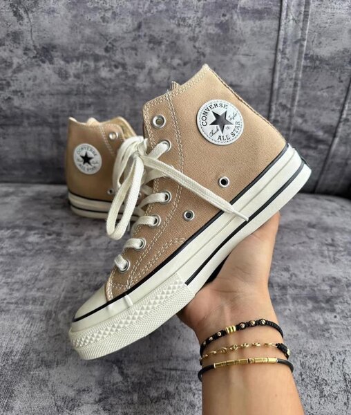 Converses beige
