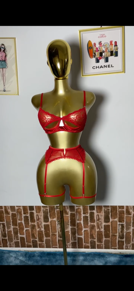Ensemble lingerie rouge en dentelle