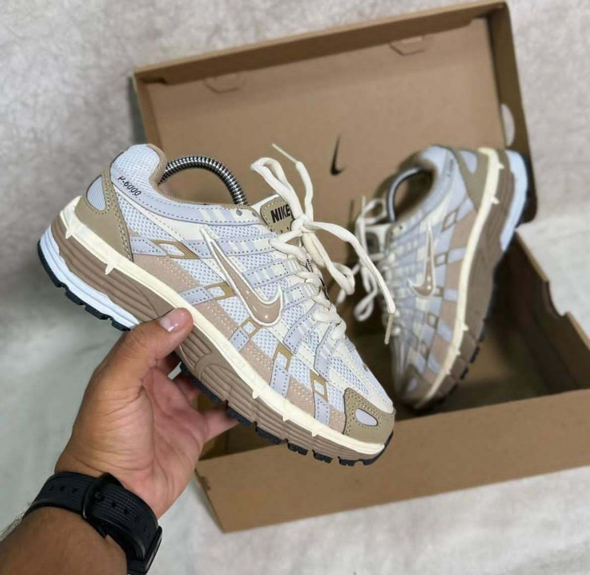 Nike Sneakers Running Beige