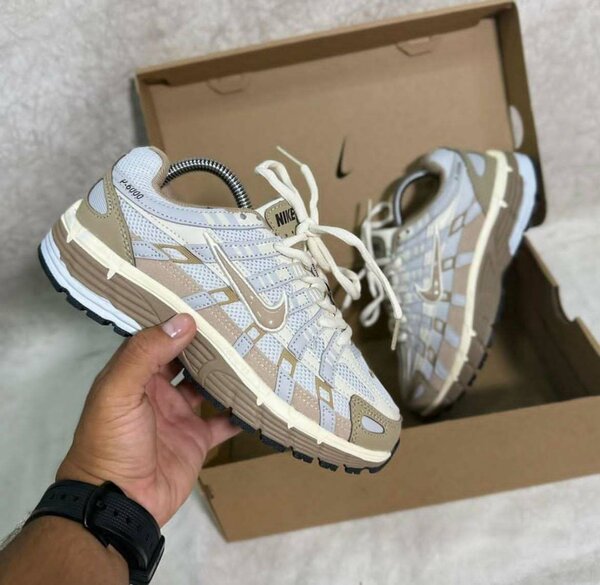 Nike Sneakers Running Beige