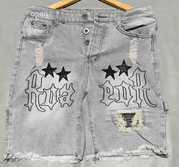 Short en jean déchiré style urbain