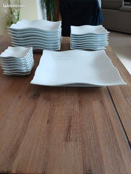 Ensemble d'assiettes carrées élégantes