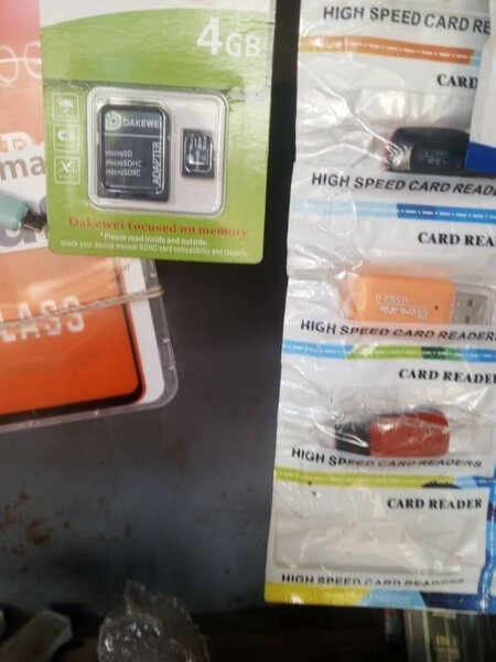 Carte Mémoire 4GB et Lecteur