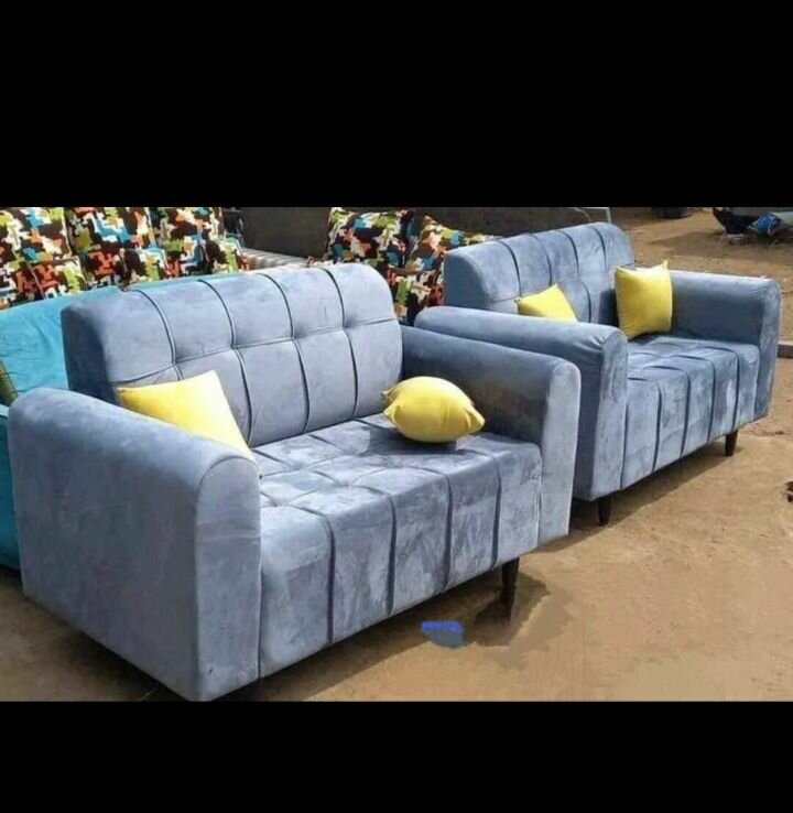 Canapé gris avec ottomans