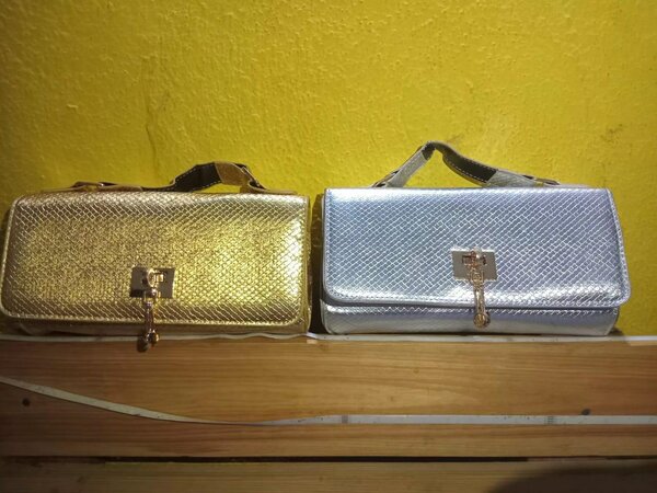 Pochettes Métallisées Élégantes