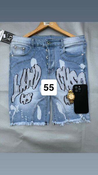Shorts en jean déchirés tendance