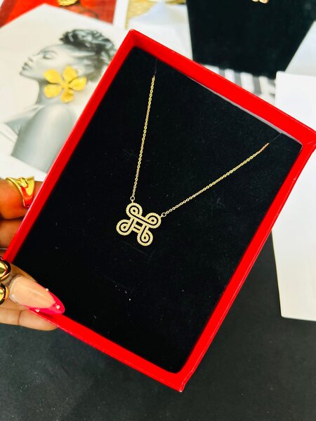 Collier pendentif doré élégant